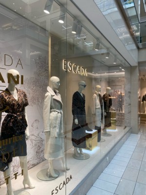 Освещение бутика ESCADA. Трековые светильники 30 Вт 4000K 4TRA 38 град.